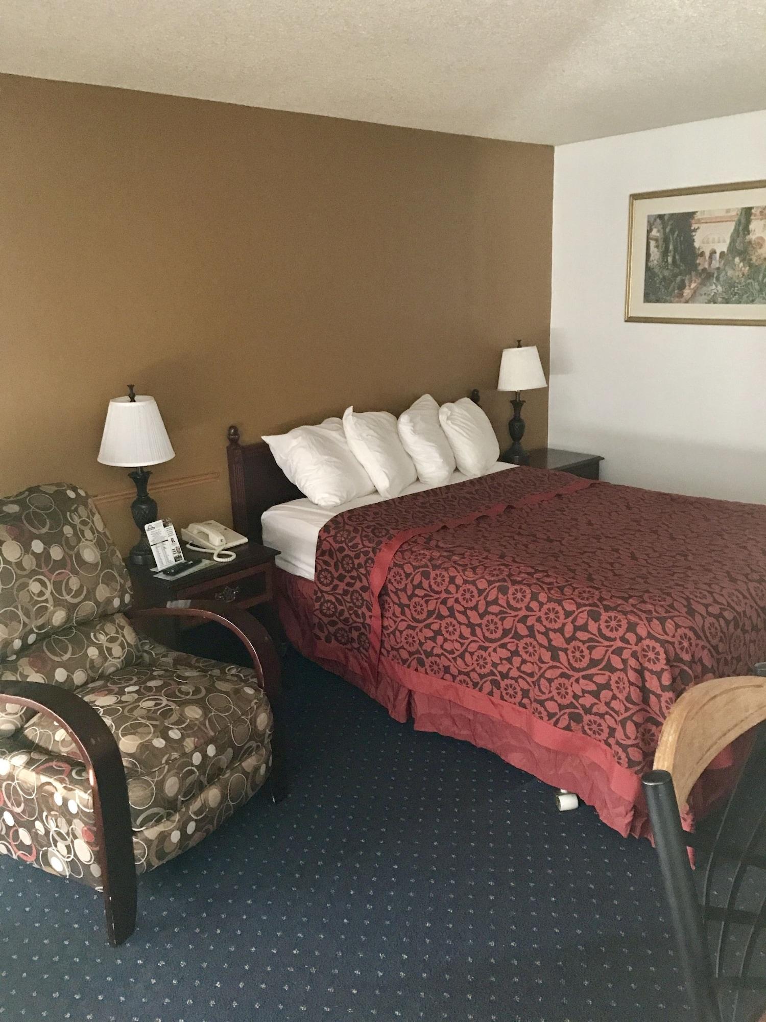 Days Inn By Wyndham אוורט מראה חיצוני תמונה