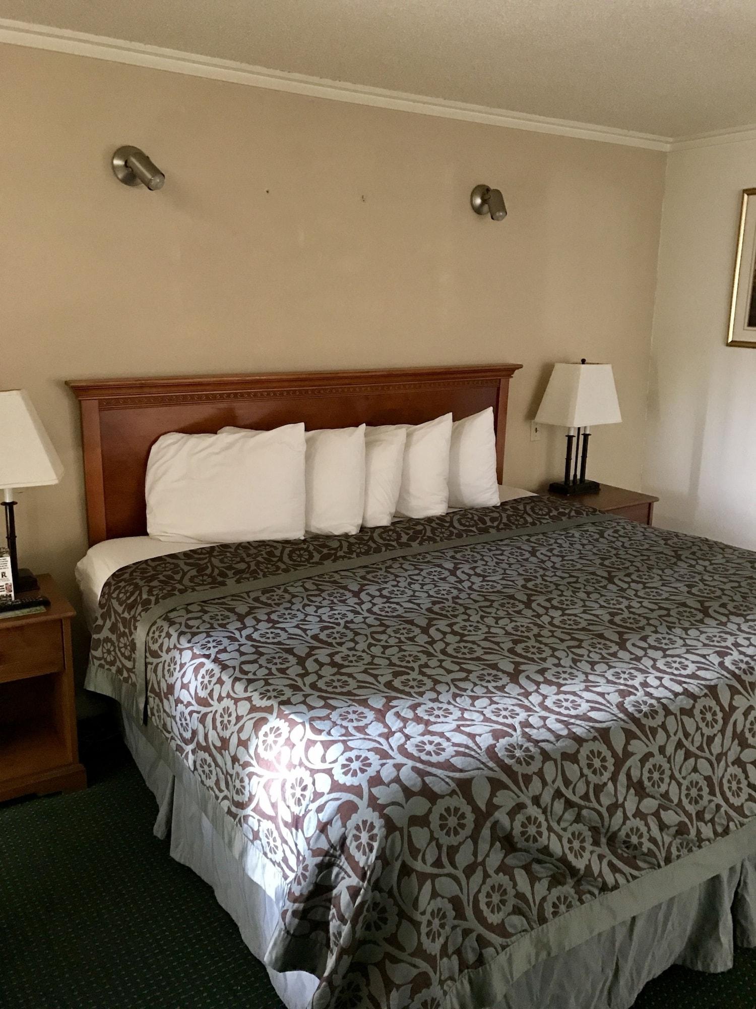 Days Inn By Wyndham אוורט מראה חיצוני תמונה