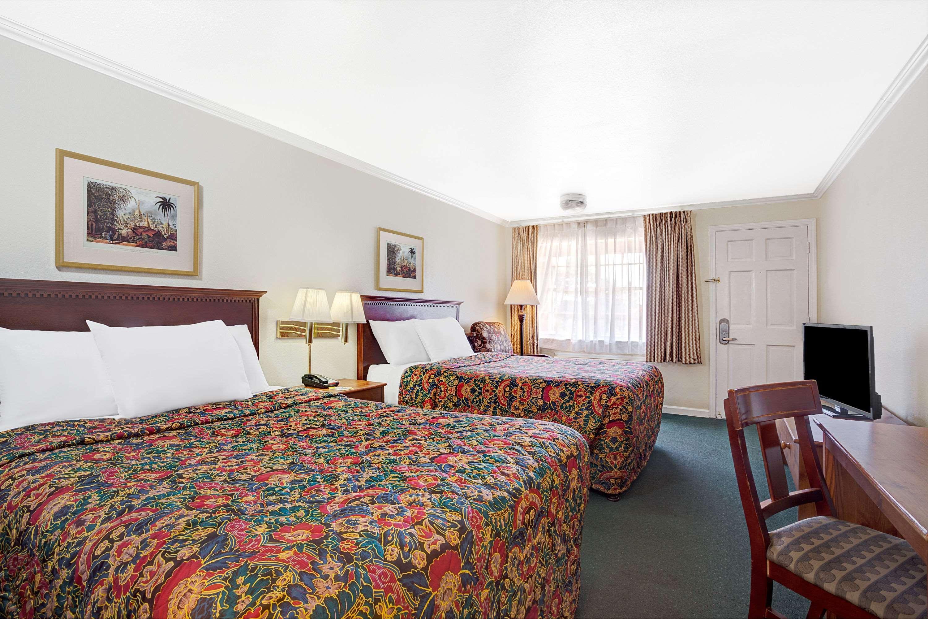 Days Inn By Wyndham אוורט מראה חיצוני תמונה